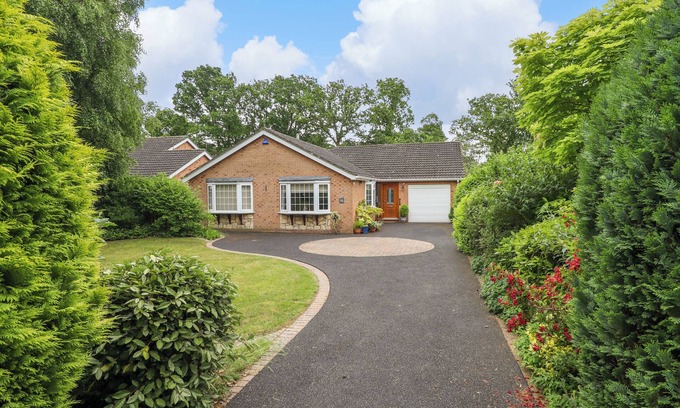 Woodhall Spa Cabaña | NUMBER 16, with a garden in Woodhall Spa