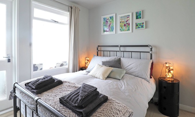 Fairbourne Casa | Number 57 by the Sea, a charming 2 bedroom bungalow by the sea for 5 people.