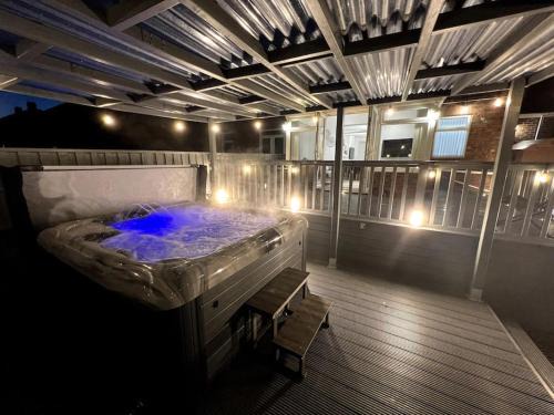 Newcastle-upon-Tyne Casa | Numero Venti Aparthouse wifi parking Hot Tub