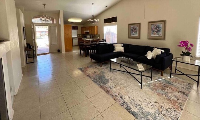 Fresno Casa | NW Fresno Home in quite relaxing neighborhood