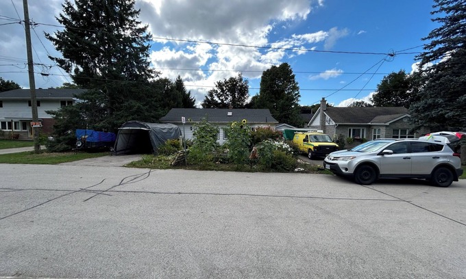 Owen Sound Casa | nWelcome to Shady Rest, a charming one-bedroom bungalow apartment