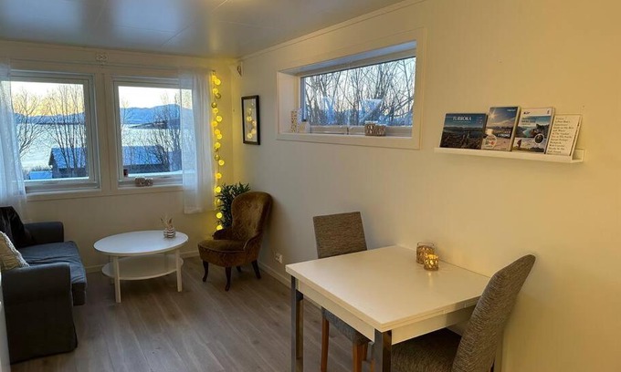 Tromso Apartamento | Ny, moderne leilighet i flotte omgivelser.
