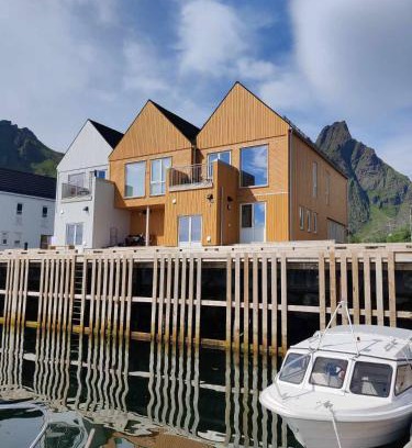 Ballstad Casa | Ny rorbu på kaikanten