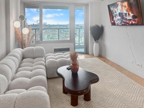 East Harlem Apartamento | NYC 5th ave Central Park penthouse balcony 3bedroom oasis