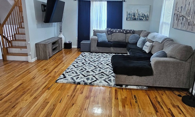 Ampere Casa | NYC-EWR-Downtown Newark Commuter Retreat