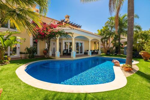 Portimao Apartamento | Oásis Tropical, Jardim e Piscina!