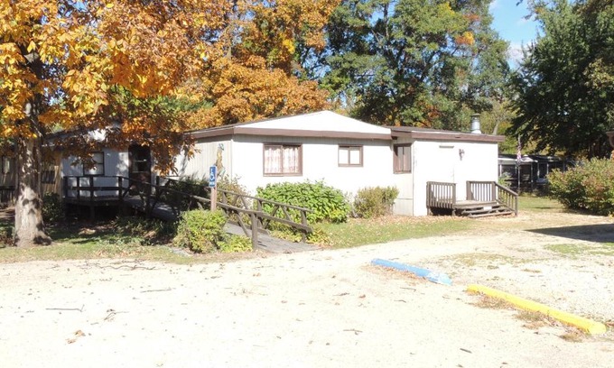 Amboy Complejo | O'Connell's RV Campground Two-Bedroom Cottage 36