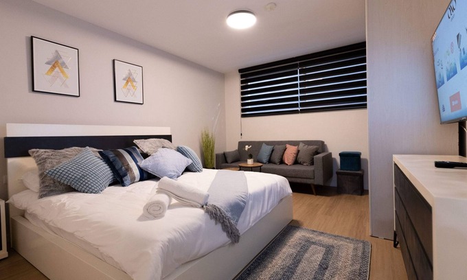 Rishon LeTsiyon Apartamento | O&O Group-The SeaGate Estate Suites-BasementSuite1