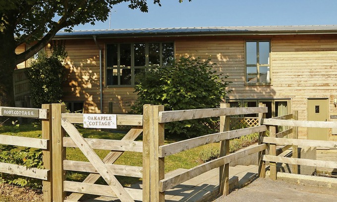Teigngrace Cabaña | ROBLE MANZANA, admite mascotas, con piscina en Newton Abbot, Ref 998902