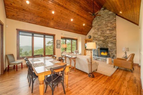 Pisgah Forest Casa | Oak Cottage in Sutton Knob
