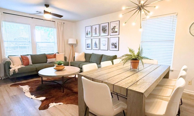 Rosewood Casa | 'Oak Grove Bungalow'- Private Downtown Bungalow