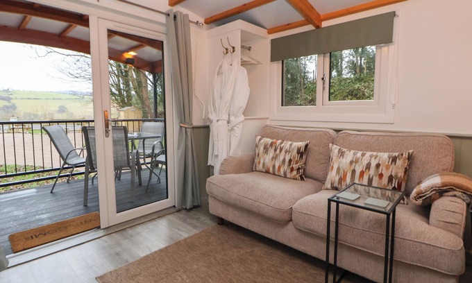 Hendrerwydd Cabaña | OAK, pet friendly, character holiday cottage in Afonwen