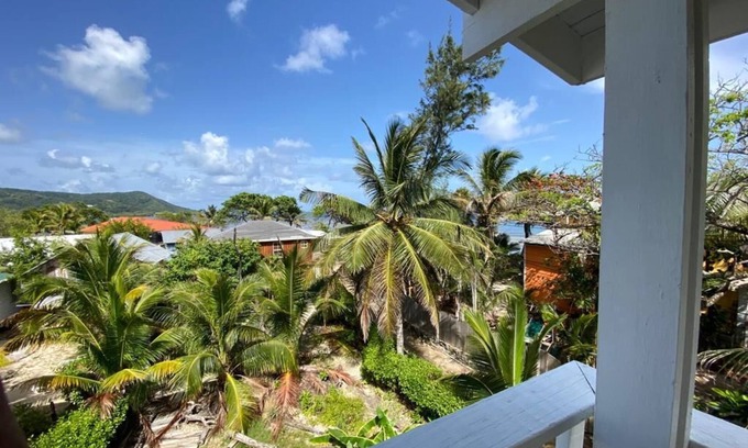 Calabash Bight Casa | OAK RIDGE CAY - private guesthouse bedroom2 with ensuite bathroom