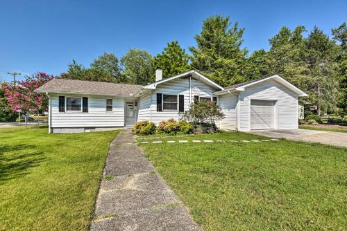 Oak Ridge Casa | Oak Ridge Retreat with Porch Less Than 1 Mi to Downtown