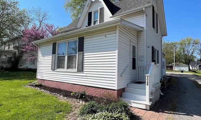 Mahomet Casa | Oak Street Station in Downtown Mahomet