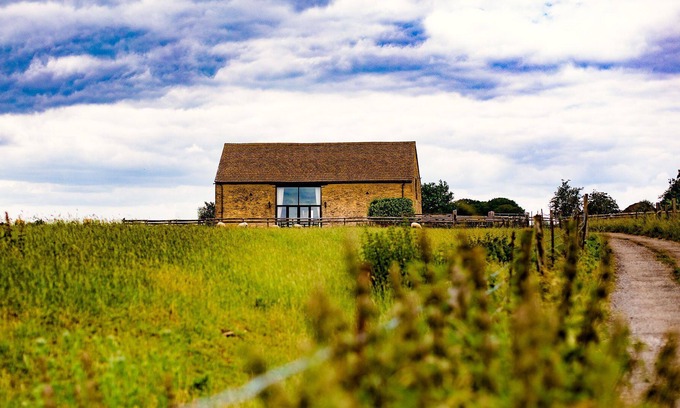 Witney Casa | Oak Tree Cottage at King John's Barn - sleeps 4 guests in 2 bedrooms
