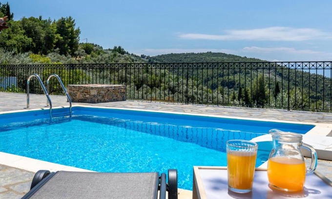 Skopelos Villa | Oak Tree Cottage