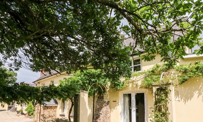 Broadwoodkelly Cabaña | OAK TREE COTTAGE, pet friendly, with pool in Winkleigh
