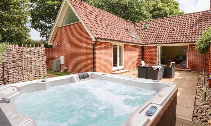 Crostwick Casa | Oak Tree Lodge