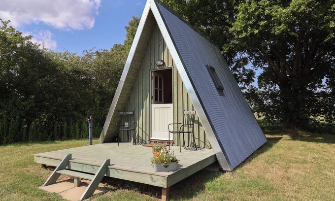 Woodbridge Cabaña | OAK TREE, romantic, character holiday cottage in Otley, Suffolk