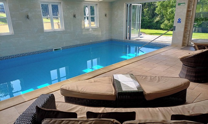 Broadwoodkelly Casa | Oak View, Rural Home in Devon with Indoor Pool