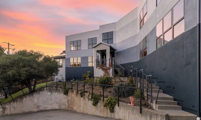 Sequoyah Casa | Oakland Hills Home: Artistic, Spacious, with Views, Home Office, and Gym
