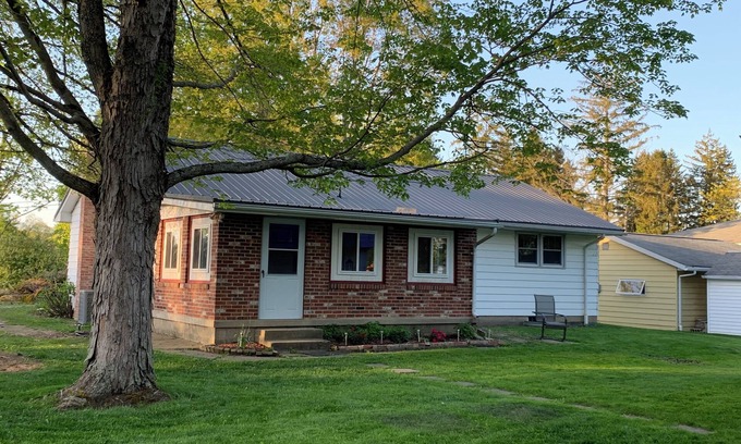 Conneaut Lakeshore Casa | Oakland Retreat - AirConditioned, WD. Book via VRBO