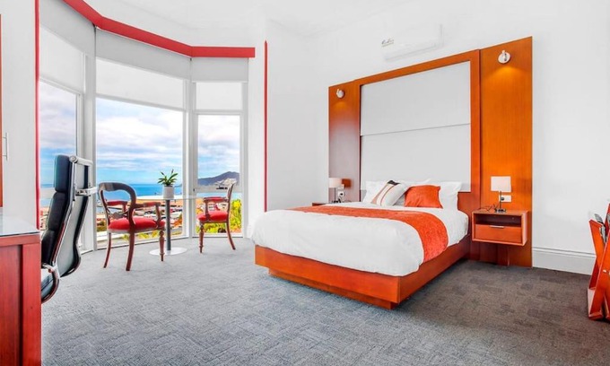 Burnie Casa | Oakleigh Guest House with Ocean Views - Room 10