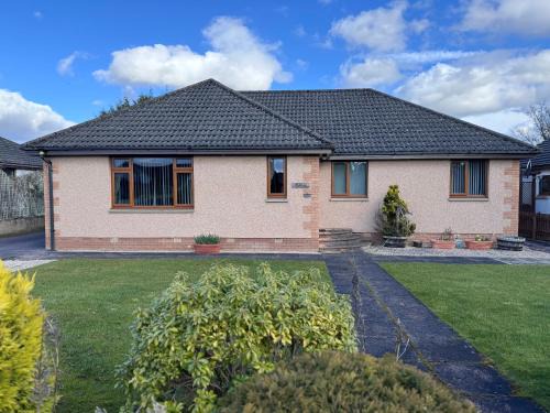 Marybank Casa | Oaklyn,Highland Village of Beauly, Quiet Neighbourhood, One Bed, Min 5 nights