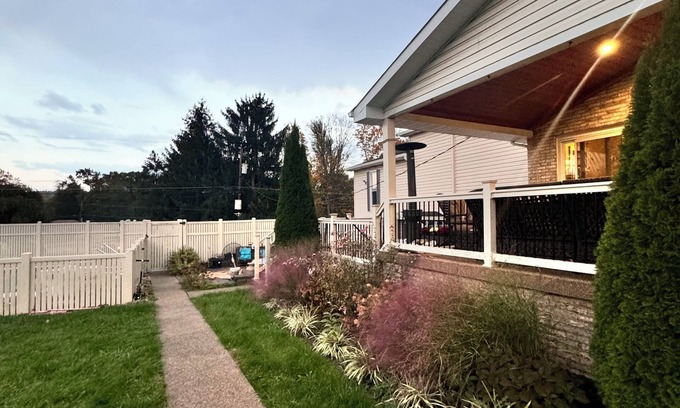 Plum Casa | Oakmont 5-bedroom house, 1-2 min walk to US Open 2025 Golf Course entrance
