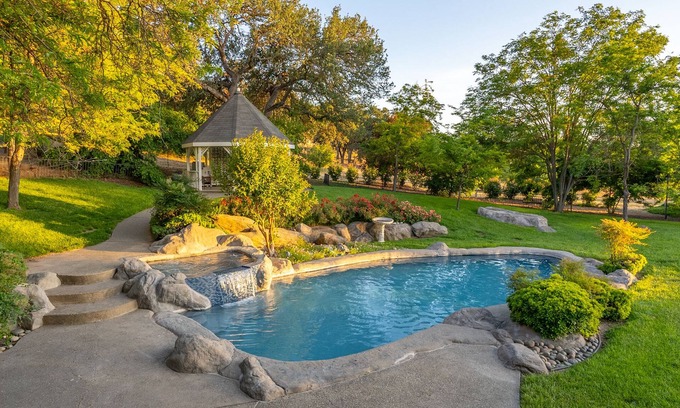 Paso Robles Casa | Oaks and Roses Ranch - Pool/Spa! Bocce, Volleyball and Firepit!