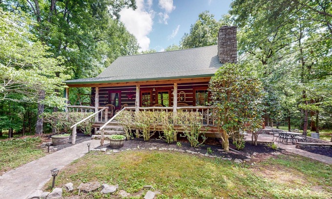 Mount Juliet Cabina | Oakwood Hideaway! Cozy Log Cabin on 18 acres in the Heart Of Mt. Juliet
