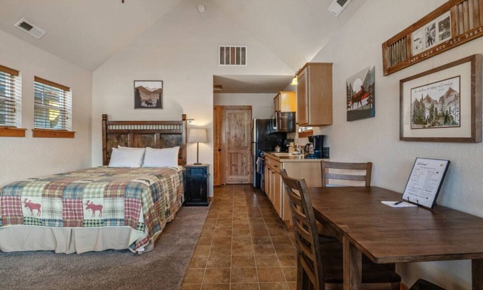 Dover Bay Casa | Oar Tern - Courtyard Beach Bungalow