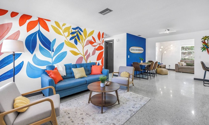 Anona Casa | Oasis 3beds- 5minutes to beach -air hockey, foosball, pacman - beautiful murals!