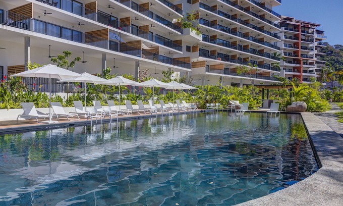 El Caloso Apartamento | Oasis 702 - Oasis Riverfront Rio Cuale Rooftop Pool OceanViews