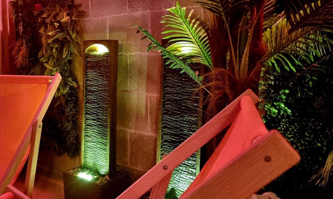 Menesplet Apartamento | Oasis, and its inflatable boat