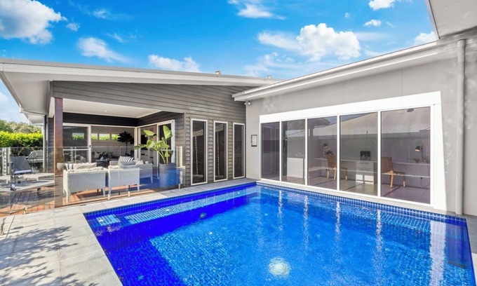 Sapphire Beach Casa | Oasis at Sapphire – Stylish Coastal Comfort with Poolside Living