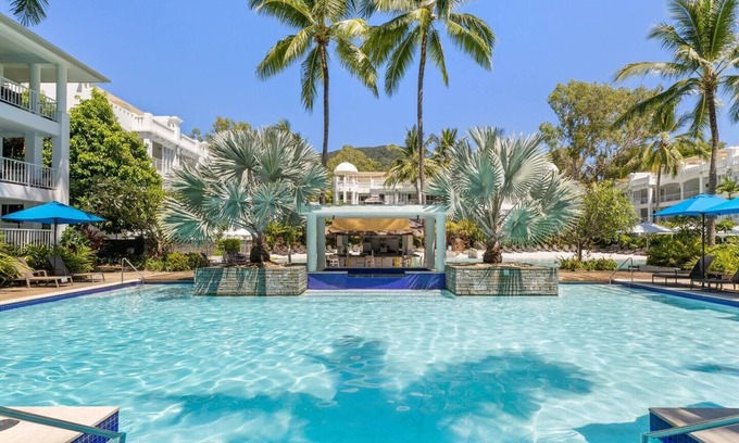 Palm Cove Complejo | Oasis at The Beach Club A Tropical Chic Retreat