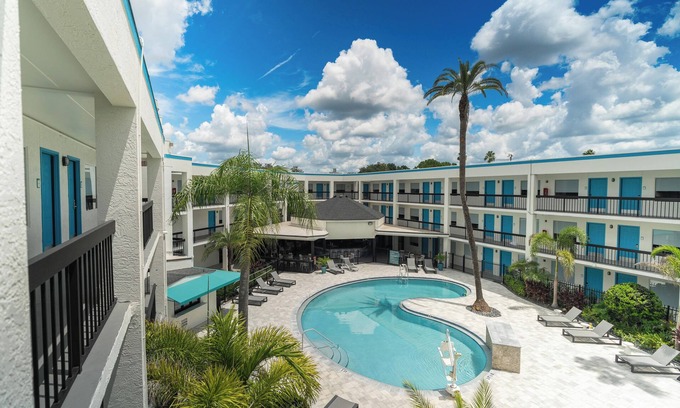 Terrace Park Hotel | OASIS BAY SUITES, Tampa, Busch Gardens, USF