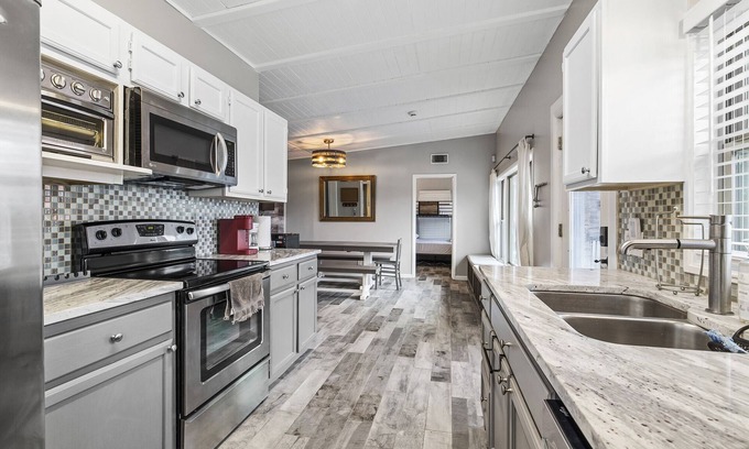 Comanche Trail Casa | Oasis Cottage! Steps to Lake Travis! Tesla Ready!