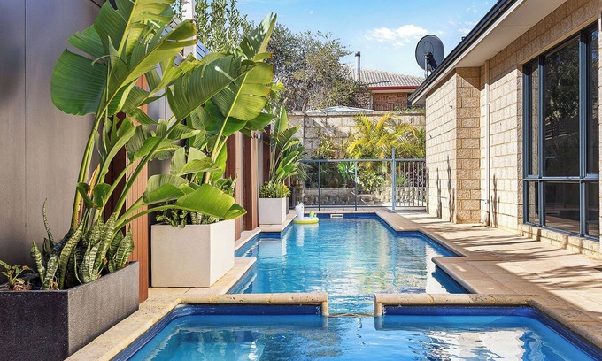 Hillarys Casa | The Corniche