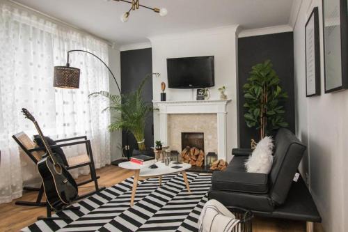 Crowthorne Casa | Oasis in English Village