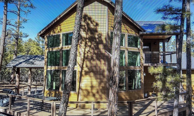 Sierra Pines Cabina | OASIS IN THE FOREST ON 1.25 ACRE BACKING TO NATIONAL FOREST WITH AC-PETS WELCOME