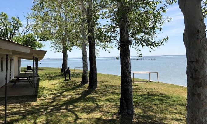 Tow Complejo | Oasis Lake Buchanan