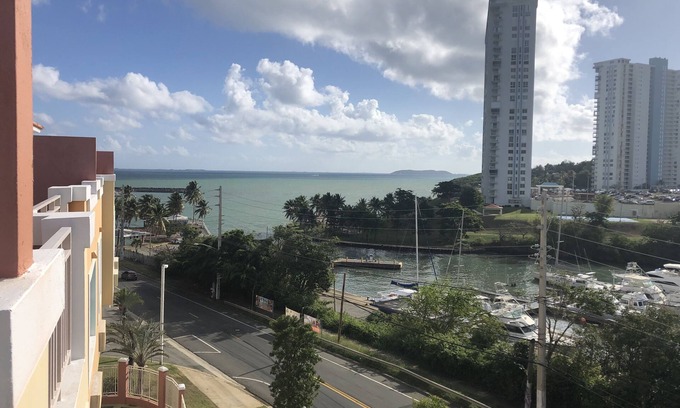 Sardinera Condominio | Oasis Penthouse de lujo con vista al mar y al puerto deportivo