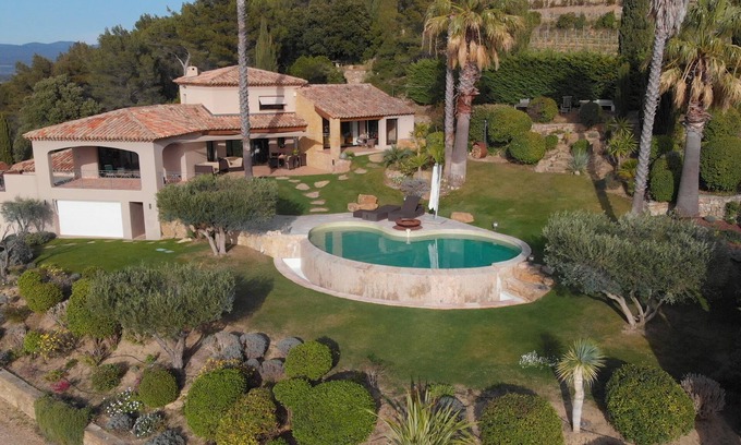 La Cadiere-d'Azur Villa | Oasis de paz con magníficas vistas y cerca del agua y las montañas.
