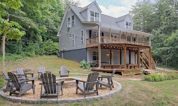 Clarkesville Casa | Oasis of Sautee, 4-bedroom loaded house in Clarkesville, 9 miles form Helen Ga