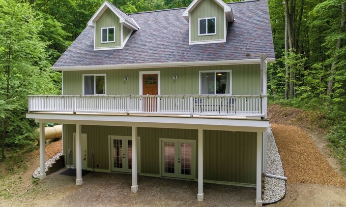 Alanson Casa | Oasis on 10 acres, mins to Boyne