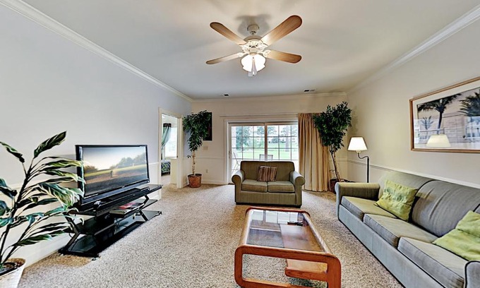 Central Myrtle Beach Apartamento | Oasis on the Greens