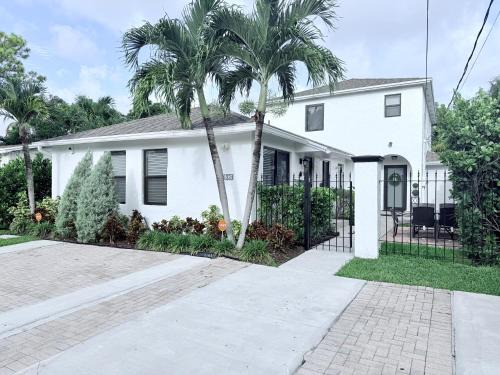Coral Way Casa | Oasis pool in Miami, Coconut Gove, UM, Downtown Miami